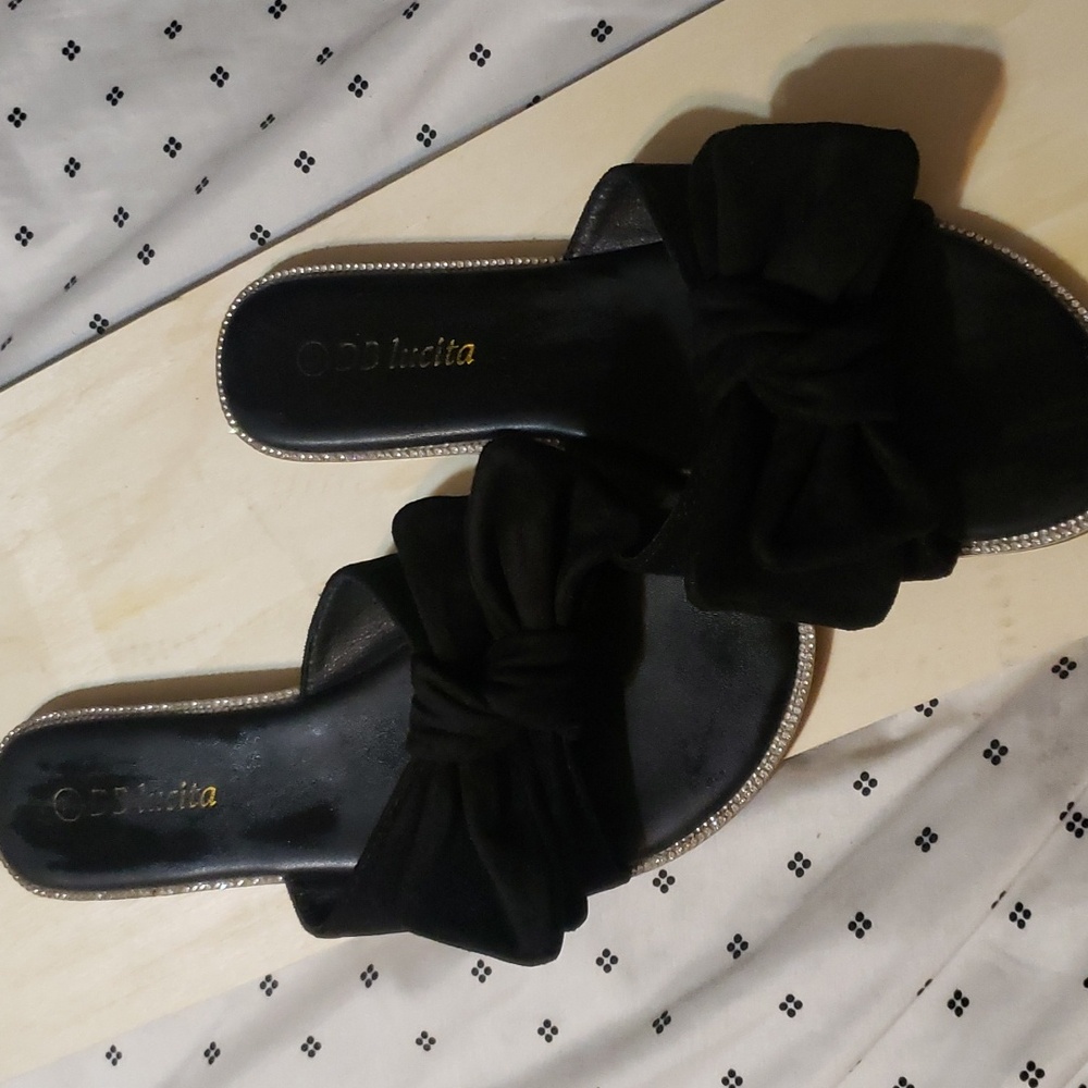 Ladies black bow sandals w fake diamonds around sandals (flat) sz. 8.5